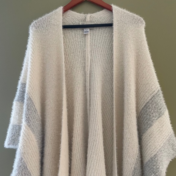 Saturday Sunday Anthropologie Women OS Fuzzy Knit Open Cardigan Poncho Cozy - Picture 3 of 10
